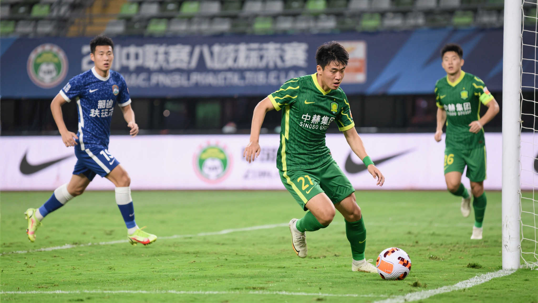 国安挺进足协杯八强,球迷齐心庆祝胜利! 国安挺进足协杯八强,球迷齐心庆祝胜利!