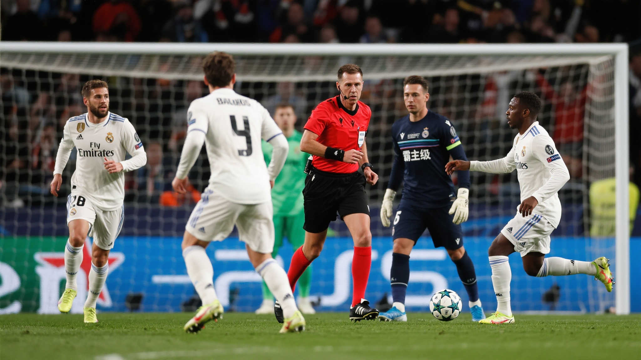 开场遭遇红牌劣势!欧冠劲旅怒轰三球逆转战局,末轮决战欧洲豪强! 开场遭遇红牌劣势!欧冠劲旅怒轰三球逆转战局,末轮决战欧洲豪强!