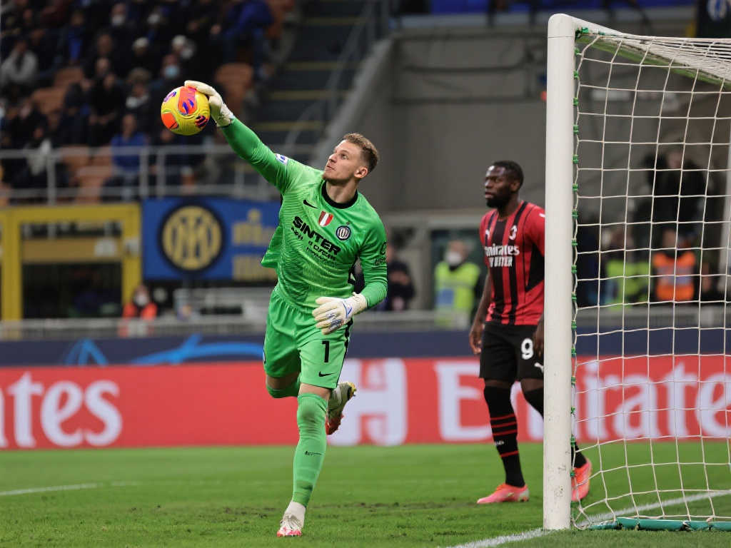 惊艳表现!索默前9场联赛6次零封,创意甲3分制历史第三纪录 惊艳表现!索默前9场联赛6次零封,创意甲3分制历史第三纪录