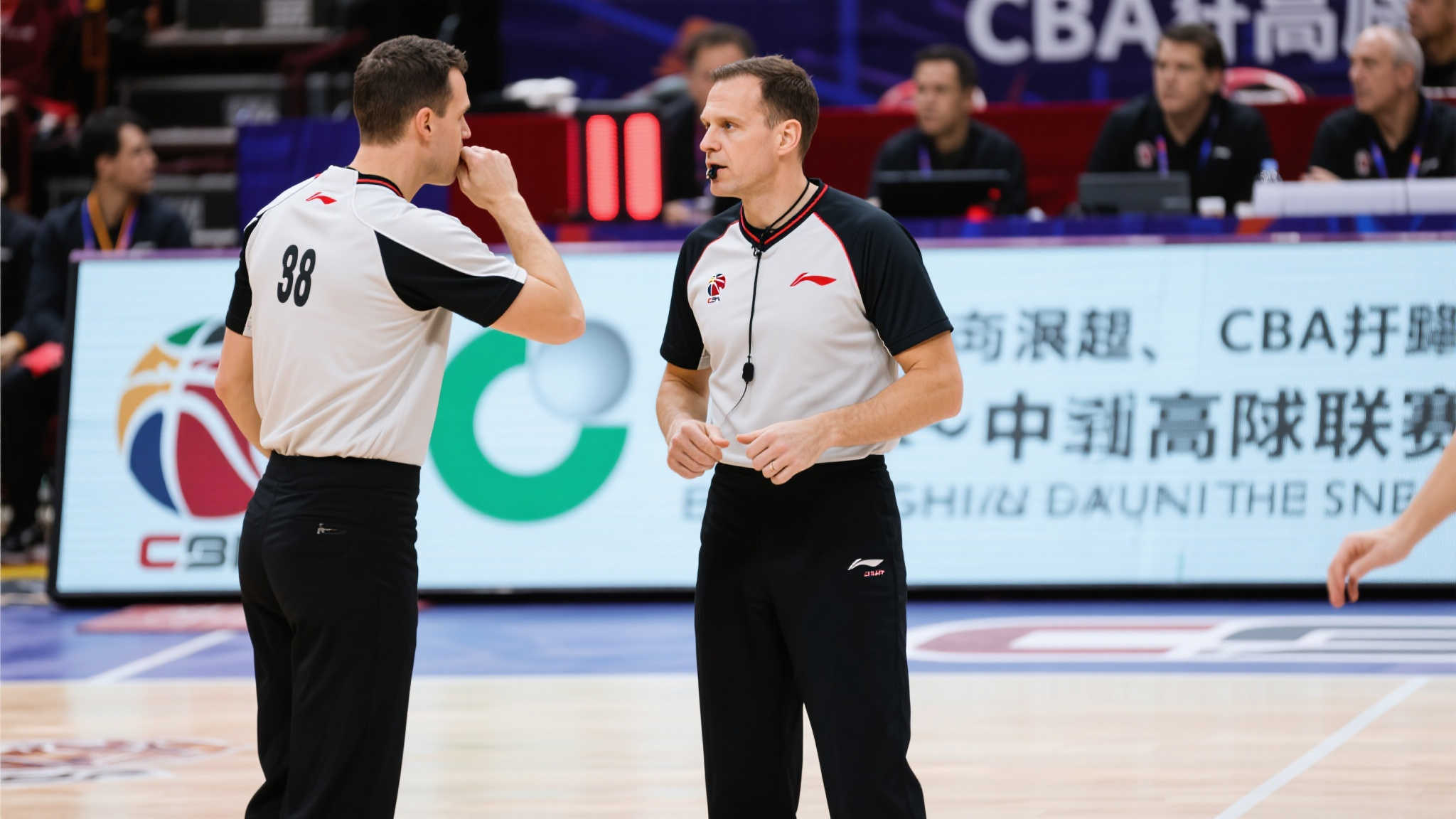 直播吧：CBA季后赛外籍高水平裁判执法或成新趋势